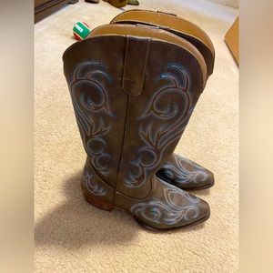 Womens cowgirl boots!